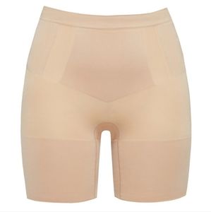 SPANX OnCore Mid Thigh Short Medium New Soft Nude